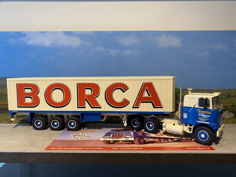 Tekno Tekno Mack F700 with classic closed trailer Borca