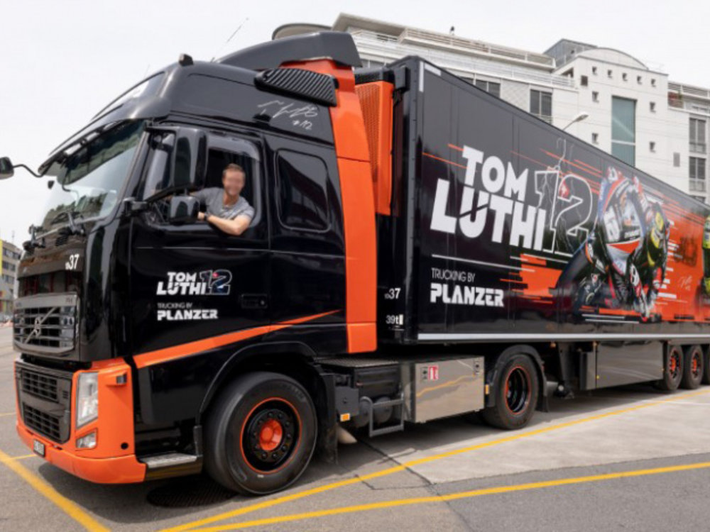 Tekno Tekno Volvo FH03 Globe trotter with 3-axle refrigerated trailer PLANZER "Tom Luthi"