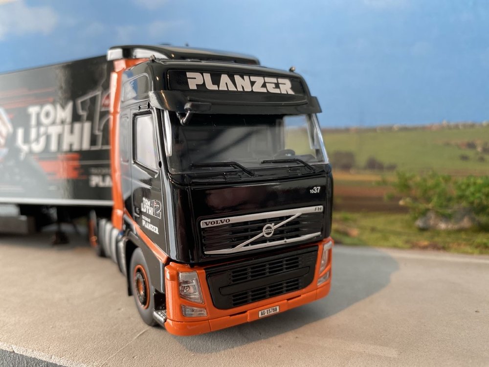Tekno Tekno Volvo FH03 Globe trotter with 3-axle refrigerated trailer PLANZER "Tom Luthi"