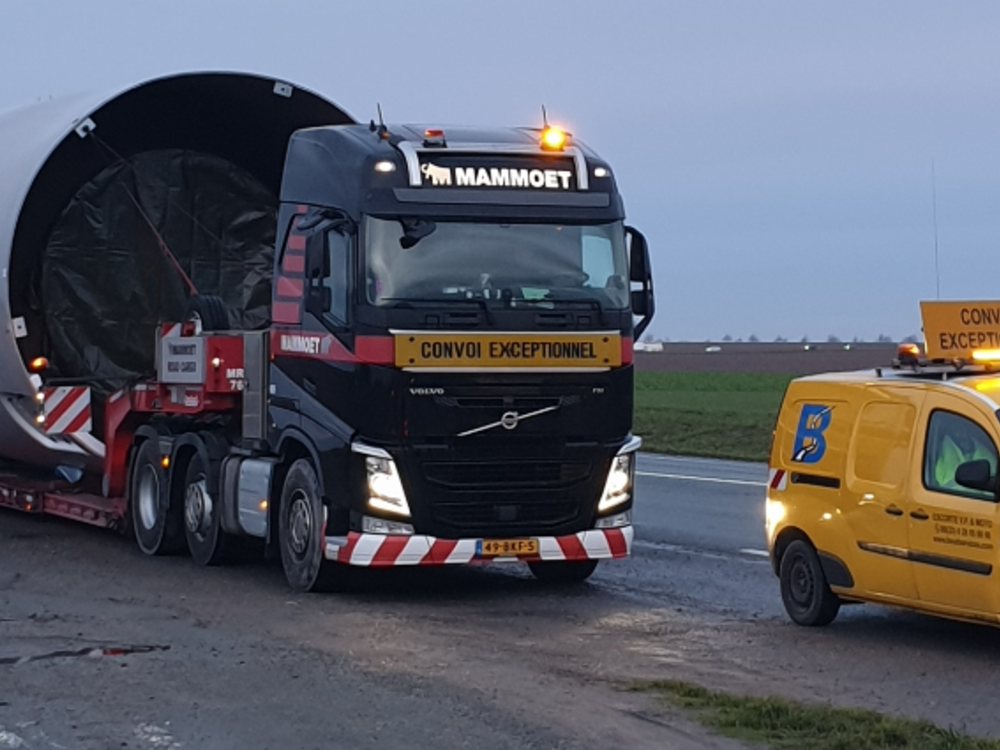 Mammoet store WSI  Volvo FH04 6x2 with 2 axle euro lowloader Mammoet