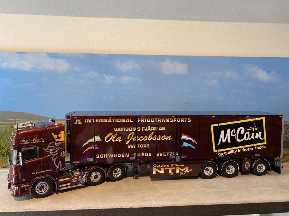 Tekno Tekno Scania 4-serie Topline met 3-assige NTM koeloplegger Ola Jacobsson