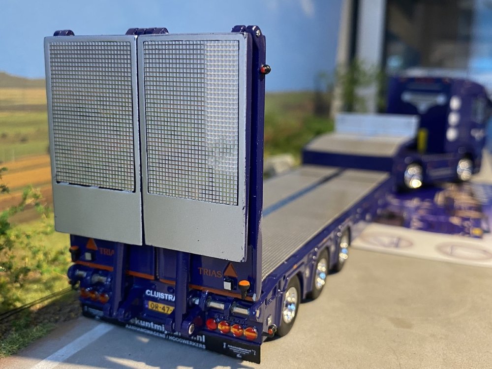 Tekno Tekno Scania Next gen met 3-assige dieplader Cluistra  aanhangwagens