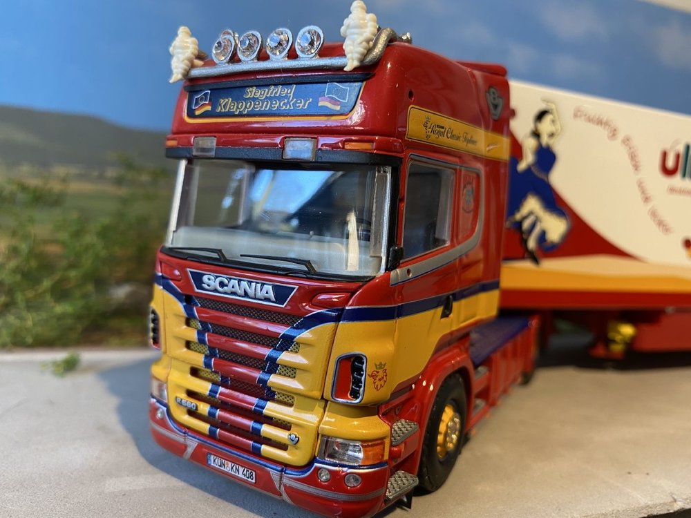 Tekno Tekno Scania R580 Topline 4x2 with 3-axle reefer trailer KLAPPENECKER