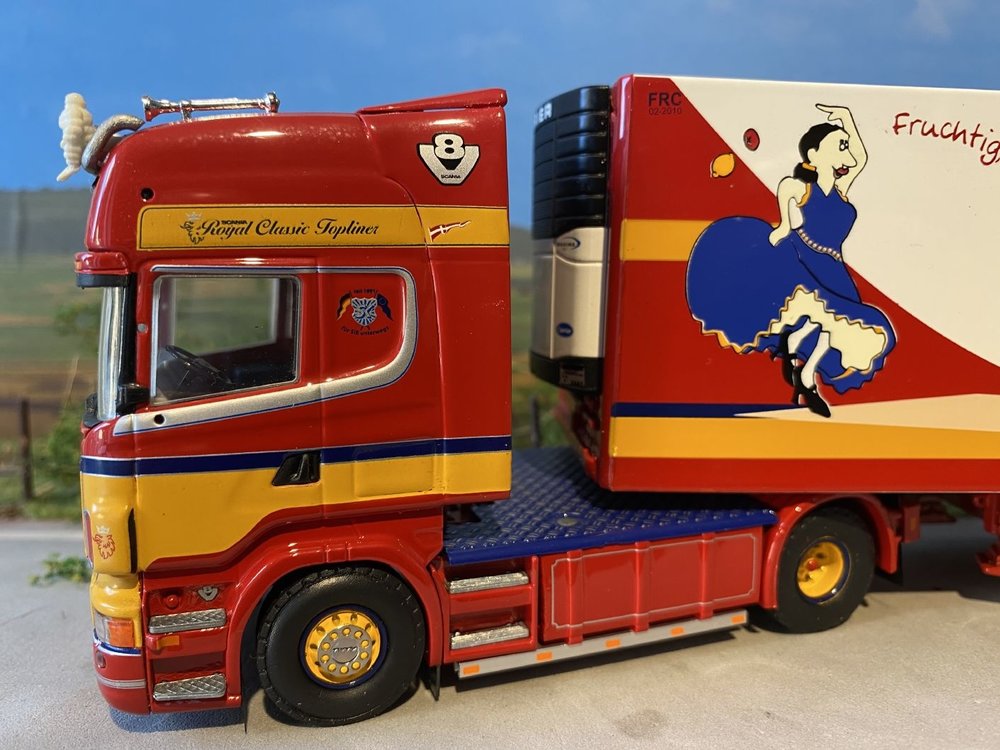 Tekno Tekno Scania R580 Topline 4x2 with 3-axle reefer trailer KLAPPENECKER