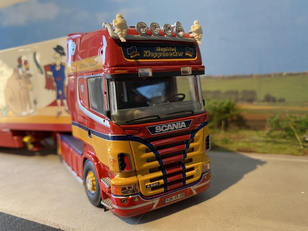Tekno Tekno Scania R580 Topline 4x2 with 3-axle reefer trailer KLAPPENECKER