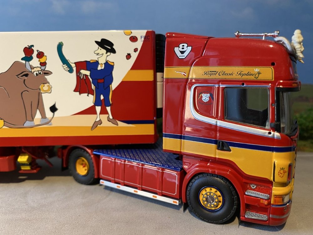 Tekno Tekno Scania R580 Topline 4x2 with 3-axle reefer trailer KLAPPENECKER