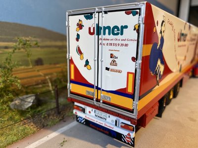 Tekno Tekno Scania R580 Topline 4x2 with 3-axle reefer trailer KLAPPENECKER