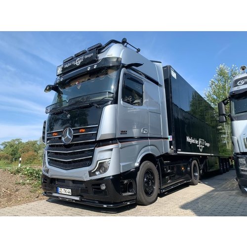 Tekno Tekno Mercedes-Benz Actros mirrorcam with 3-axle curtainside trailer RS Logistiek Tekno Tekno Mercedes-Benz Actros mirrorcam with 3-axle curtainside trailer RS Logistiek
