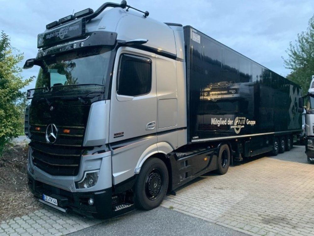 Tekno Tekno Mercedes-Benz Actros mirrorcam with 3-axle curtainside trailer RS Logistiek