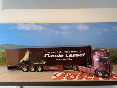 Tekno Tekno Volvo FH Globetrotter XL met een koeloplegger Claudy  Cessel