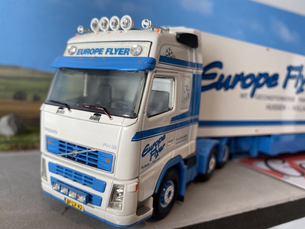 Brothers Frigo Tekno Volvo FH Glob. XL 6x2 with reefer trailer Europe Flyer