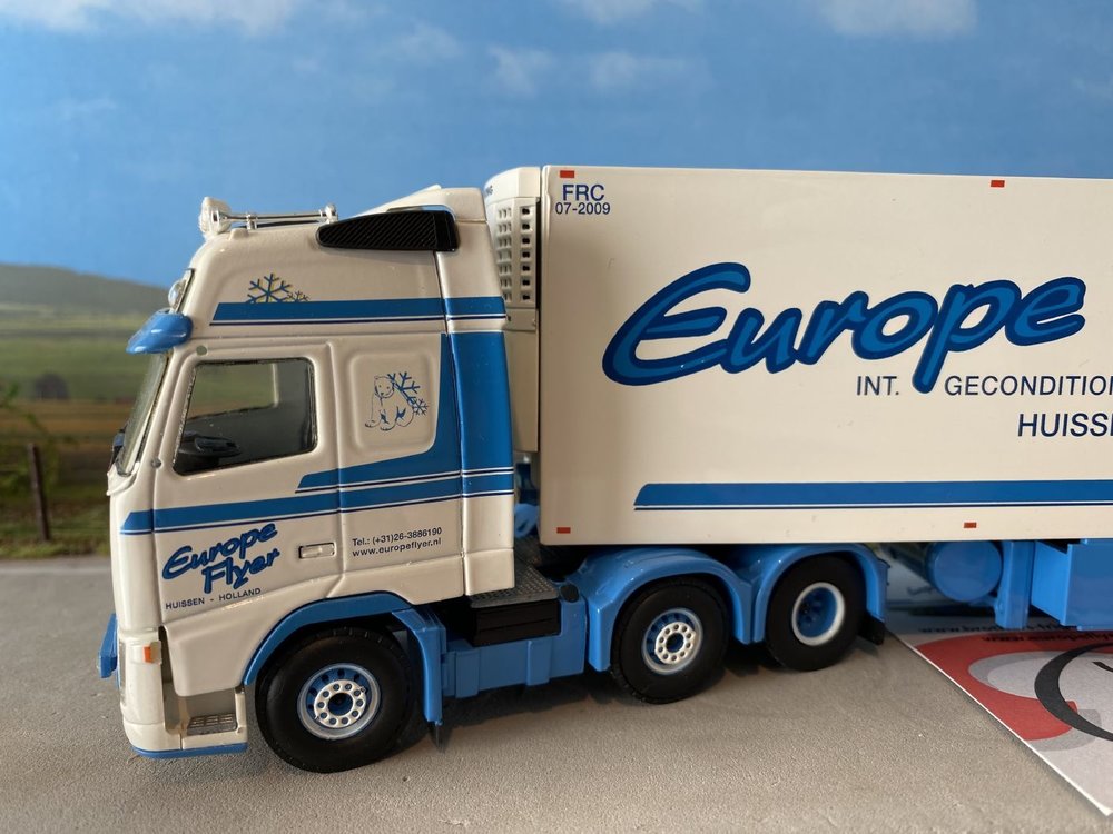 Brothers Frigo Tekno Volvo FH Glob. XL 6x2 met koeloplegger Europe Flyer