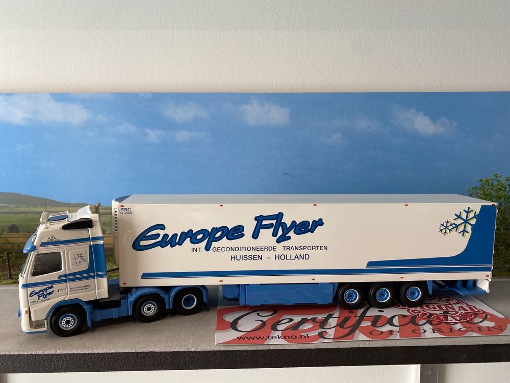 Brothers Frigo Tekno Volvo FH Glob. XL 6x2 met koeloplegger Europe Flyer