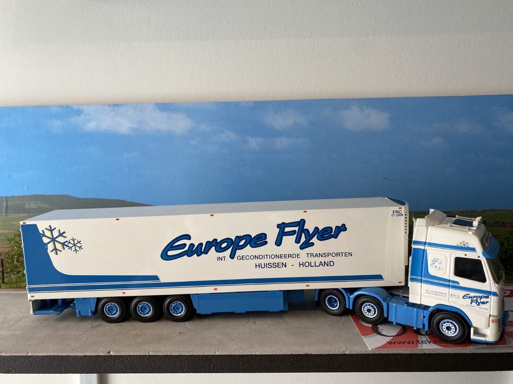 Brothers Frigo Tekno Volvo FH Glob. XL 6x2 with reefer trailer Europe Flyer