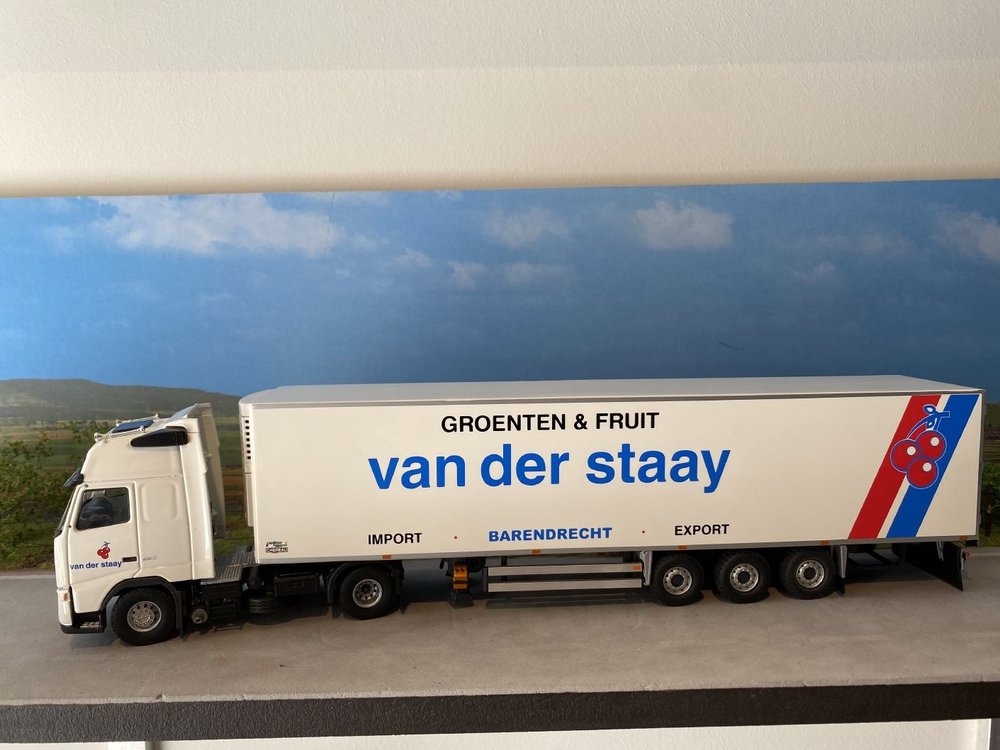 Tekno Tekno Volvo FH12 Globetrotter XL with reefer trailer van der Staay