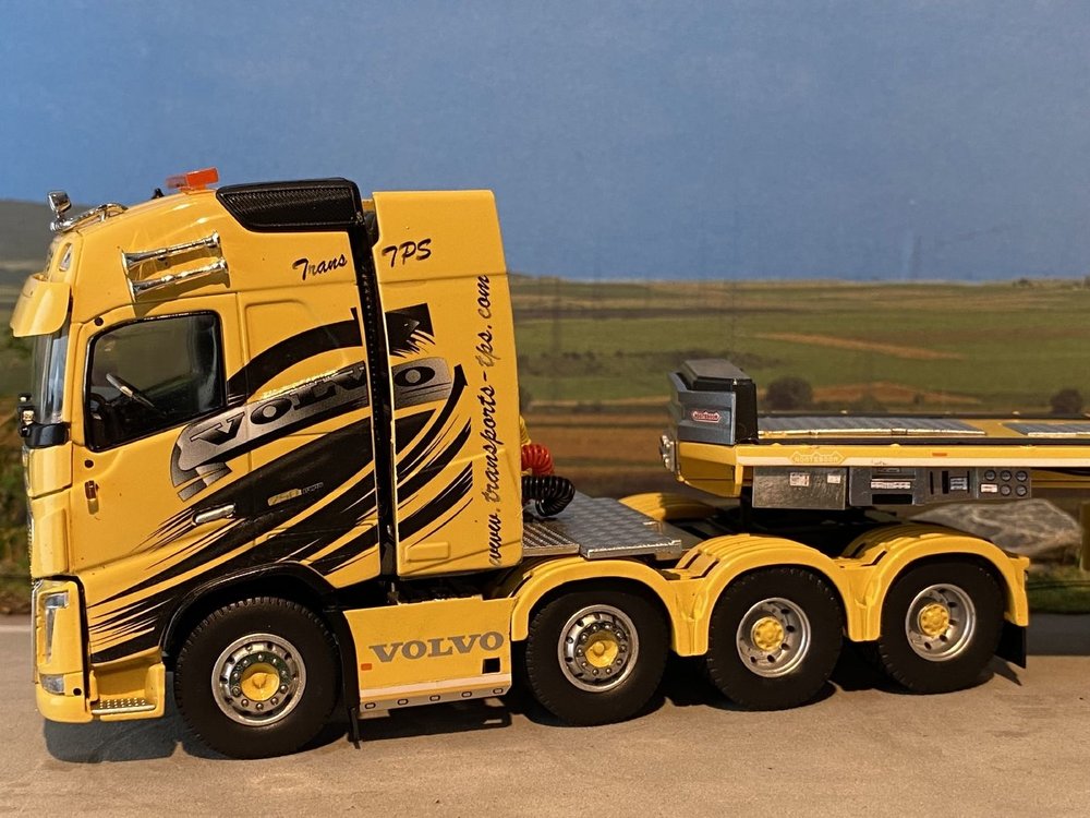 IMC IMC Volvo FH 8x4 with Nooteboom MCO PX 2+6 axle Transports Pierre Sarhy TPS
