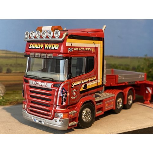 Tekno Tekno Scania R580 Topline 6x2 trekker met 4-assige dieplader Sandy Kydd