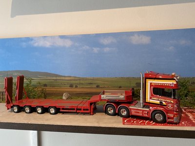 Tekno Tekno Scania R580 Topline 6x2 trekker met 4-assige dieplader Sandy Kydd