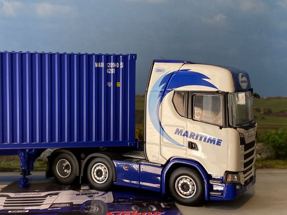 Tekno Tekno Scania S Highline 6x2 with 40ft. container Maritime
