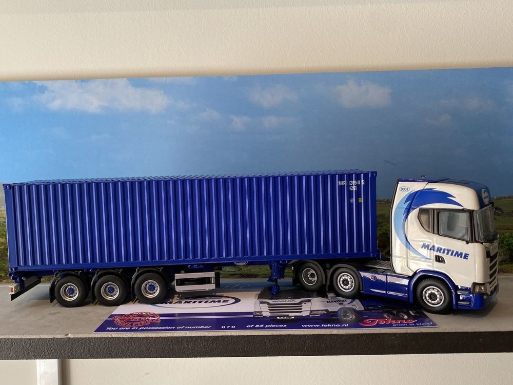 Tekno Tekno Scania S Highline 6x2 with 40ft. container Maritime