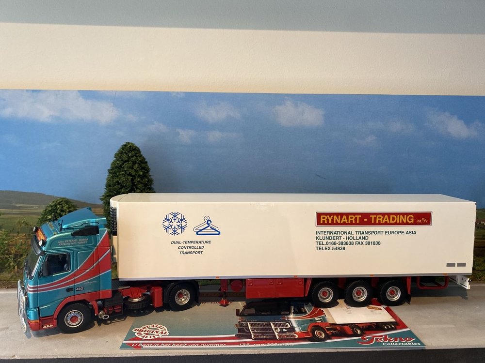 Tekno Tekno Volvo FH12 Globetrotter with 3-axle (zamac) reefer trailer Rynart