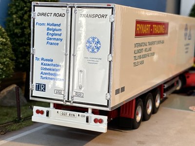 Tekno Tekno Volvo FH12 Globetrotter met 3-assige (zamac) koeloplegger Rynart