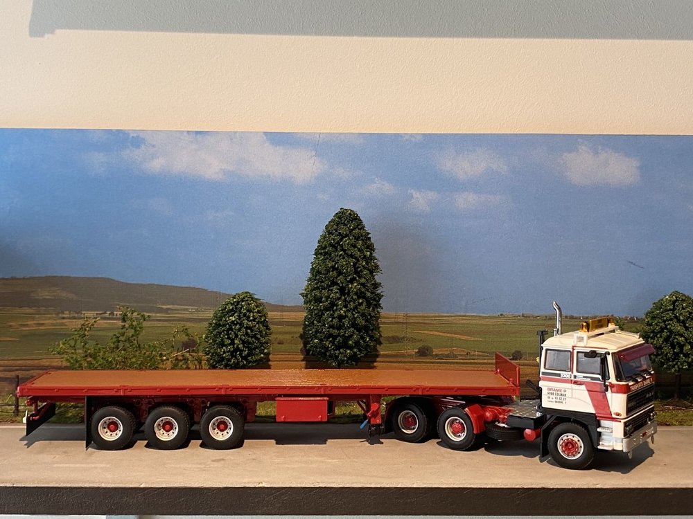 WSI WSI DAF 3300 6x4 flatbed trailer - classic 3 axle P. Brame