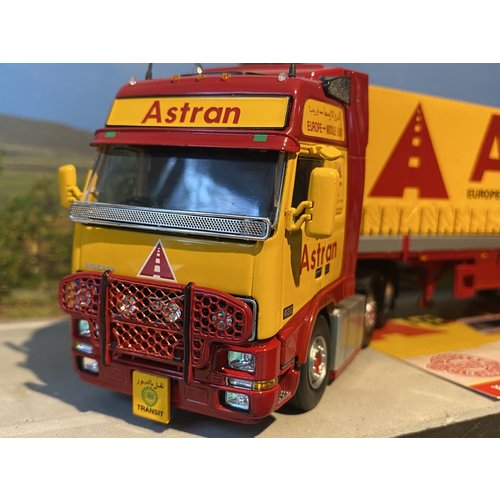 Tekno Tekno Volvo FH01 Globetrotter XL met klassieke huifoplegger Astran Tekno Tekno Volvo FH01 Globetrotter XL met klassieke huifoplegger Astran