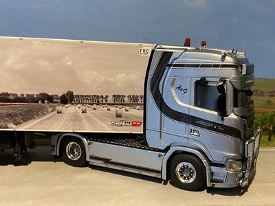 WSI WSI  Scania S Highline 4x2  with reefer trailer 3-axle Aubert & Fils
