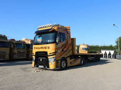 WSI WSI  Renault trucks T High 4x2 3-axle flatbed trailer Thuries