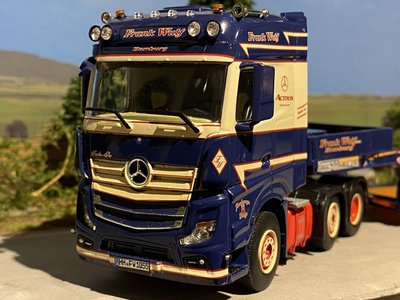 WSI WSI Mercedes Actros MP4 Big Space 6x2 low loader Frank Wulf