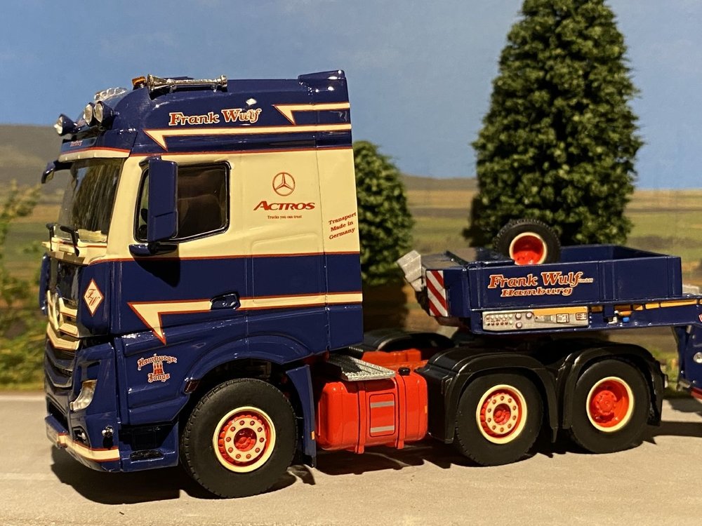 WSI WSI Mercedes Actros MP4 Big Space 6x2 low loader Frank Wulf