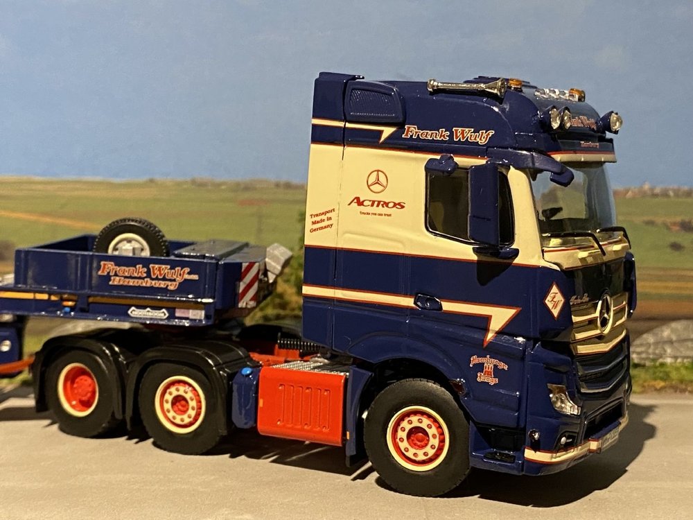 WSI WSI Mercedes Actros MP4 Big Space 6x2 low loader Frank Wulf