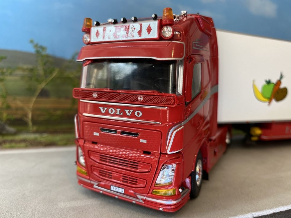 Tekno Tekno Volvo FH04 met koeloplegger Ris Steffen Transport Zwitserland