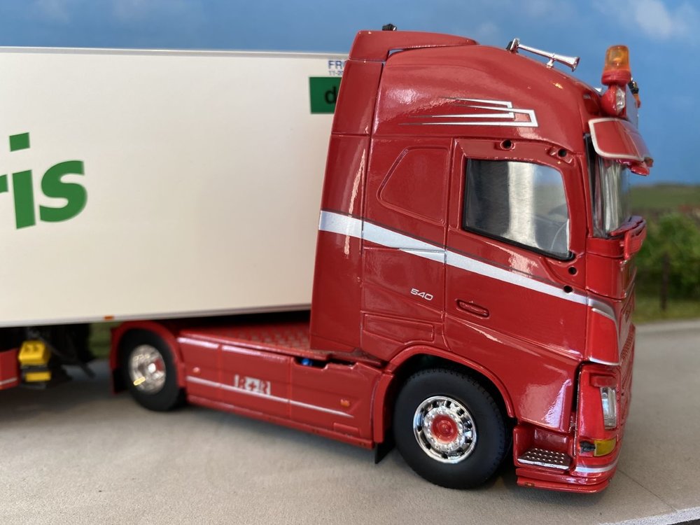 Tekno Tekno Volvo FH04 met koeloplegger Ris Steffen Transport Zwitserland