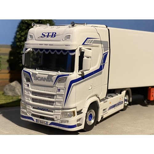WSI WSI Scania S Highline 4x2 met 3-assige koeloplegger STB WSI WSI Scania S Highline 4x2 met 3-assige koeloplegger STB