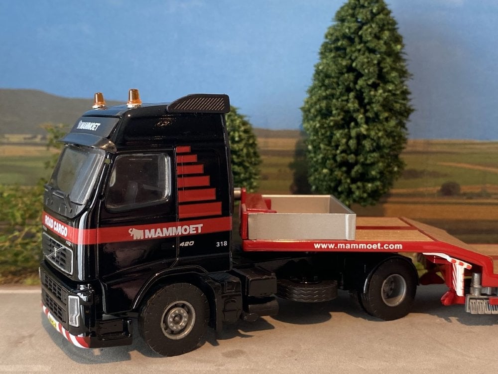 Mammoet store Tematoys Volvo FH12 with lowloader + container  Mammoet