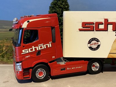 Tekno Tekno Renault T High  with 3-axle reefer trailer Schoni