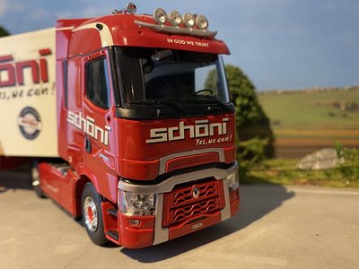 Tekno Tekno Renault T High  with 3-axle reefer trailer Schoni