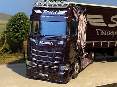 Tekno Tekno Scania Next Gen S650 highline met schuifzeilen oplegger Stelz