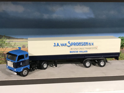 Tekno Tekno Volvo F88 with 2-axle classic curtain side trailer van Spronsen