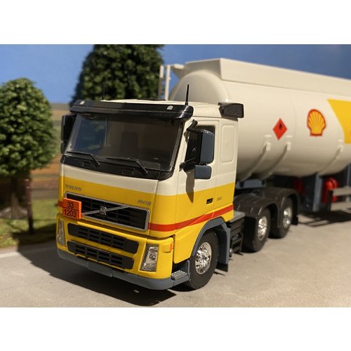 Tekno Tekno Volvo FH12-380 6x2 met benzine tank oplegger Shell Tekno Tekno Volvo FH12-380 6x2 met benzine tank oplegger Shell