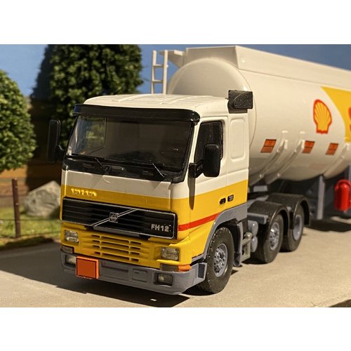 Tekno Tekno Volvo FH12-380 6x2 met benzine tank oplegger Shell Tekno Tekno Volvo FH12-380 6x2 met benzine tank oplegger Shell