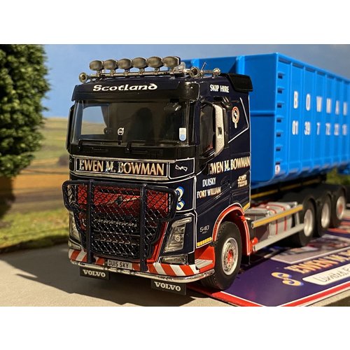WSI WSI EXCLUSIEF Volvo FH4 sleepercab 8x4 + hooklift system + 40m3 container Ewen M. Bowman