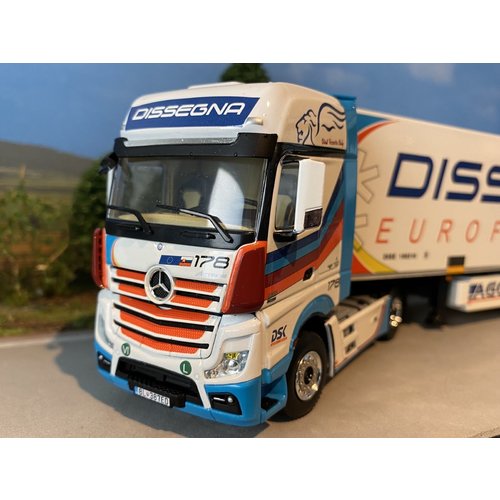WSI WSI Mercedes Actros MP4 Giga Space with 3-axle reefer trailer Dissegna WSI WSI Mercedes Actros MP4 Giga Space with 3-axle reefer trailer Dissegna