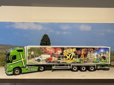WSI WSI Volvo FH4 Globetrotter 4x2 with 3-axle reefer trailer STAF