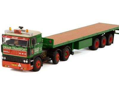 WSI WSI DAF 3300 6x2 met 3-assige classic flatbed trailer Koninklijke SAAN