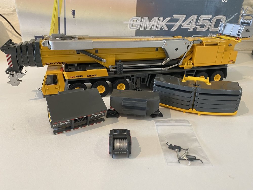 NZG NZG Grove GMK 7550/ GMK 7450 Mobile Crane