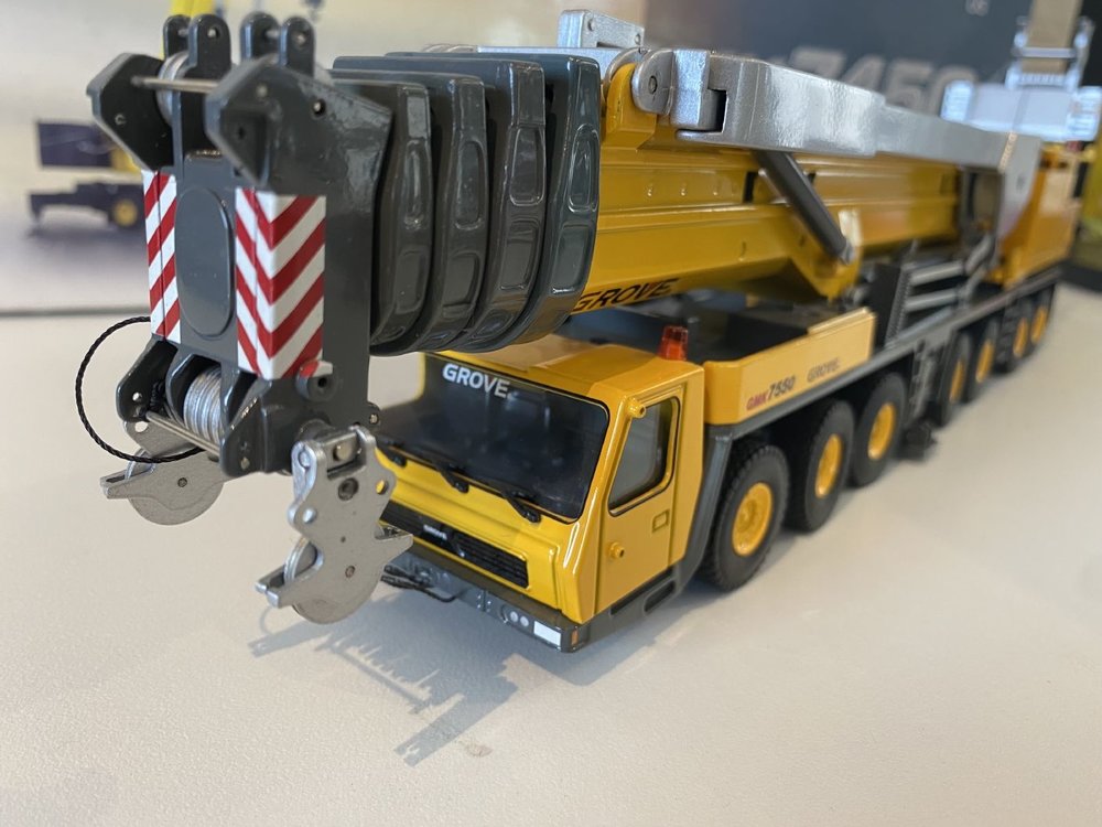NZG NZG Grove GMK 7550/ GMK 7450 Mobile Crane