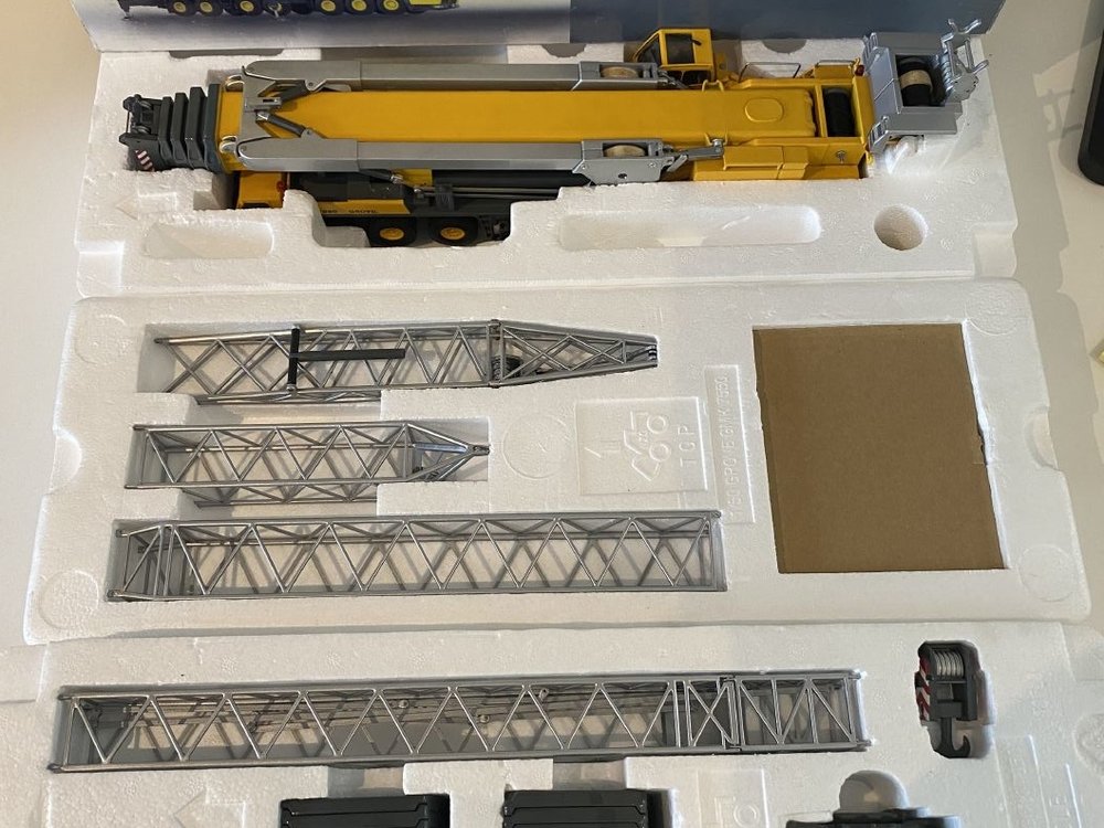 NZG NZG Grove GMK 7550/ GMK 7450 Mobile Crane